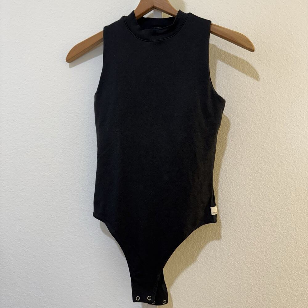 Vuori Bodysuit Women XS Black Halo Mock Sleeveless Stretch Dreamknit Soft Staple